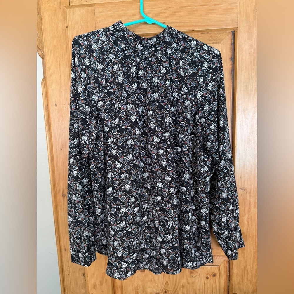 LOFT Lightweight Blouse Black/White Floral Size M Oversized